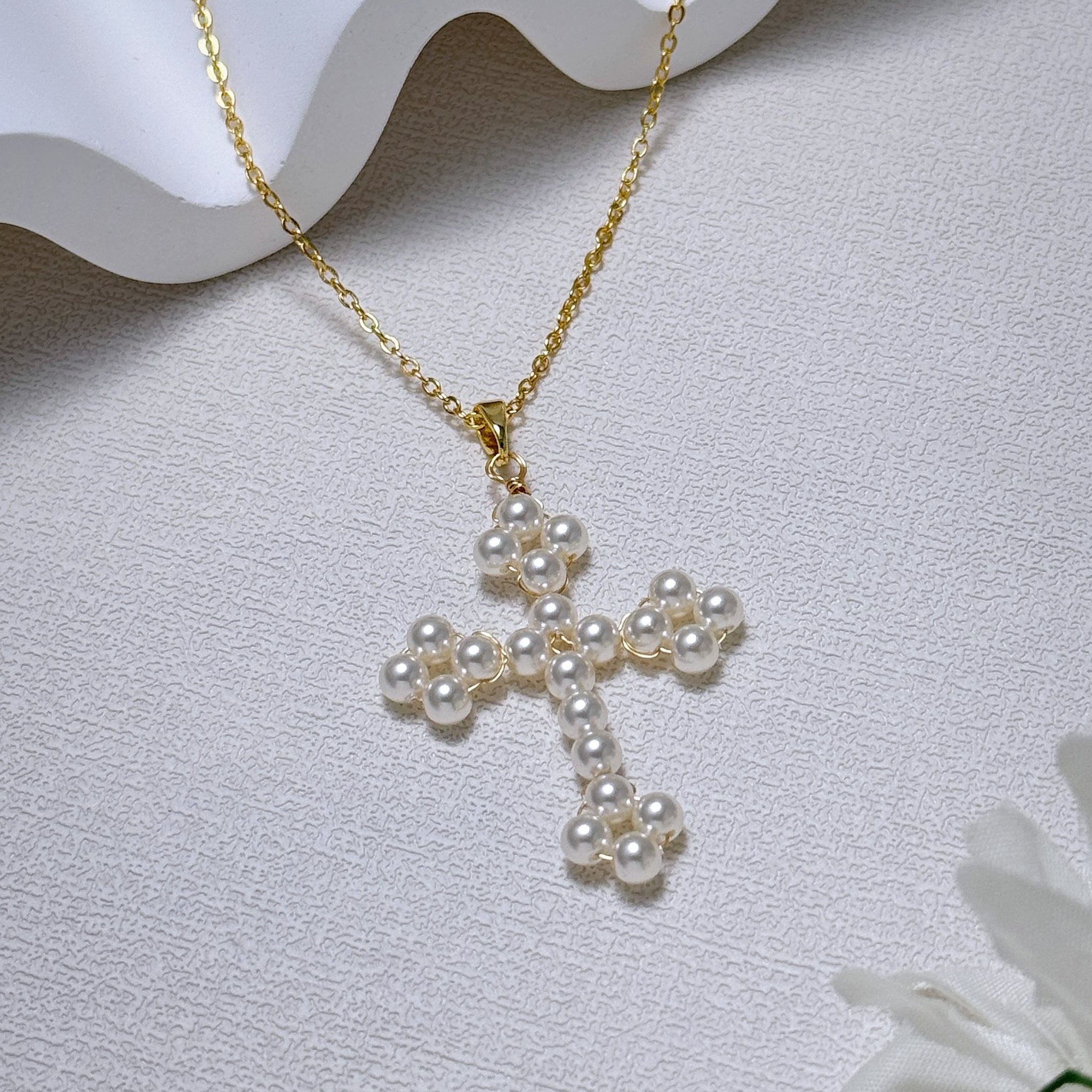 T&M [N01] Woven Pearl Cross Necklace